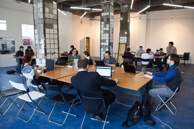 Zonaspace coworking in Saint Petersburg, Russia. Openspace for flexible desk plan. Source: http://zonaspace.ru/english/. How to keep coworking space jobs on time